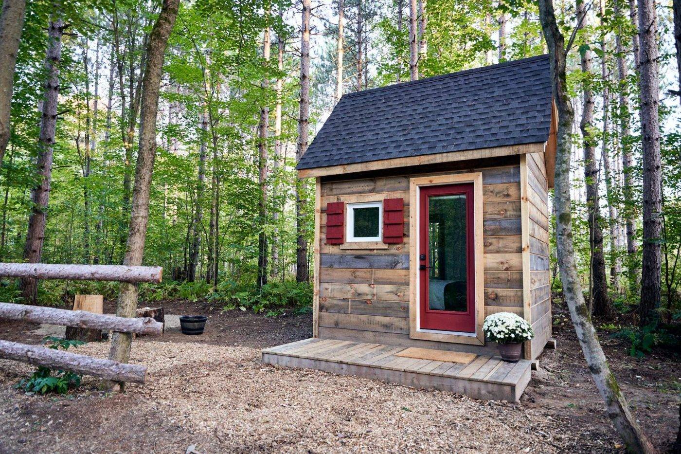 Featured image for “Ottawa Furnished Rentals at Hammond Hill: A Unique Tiny Home Experience”